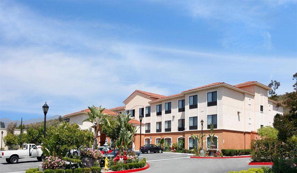 Holiday Inn Express & Suites - Lake Forest, An Ihg Hotel Exterior photo