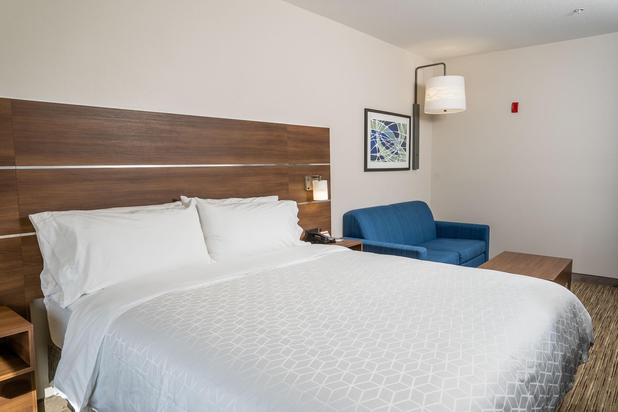 Holiday Inn Express & Suites - Lake Forest, An Ihg Hotel Exterior photo