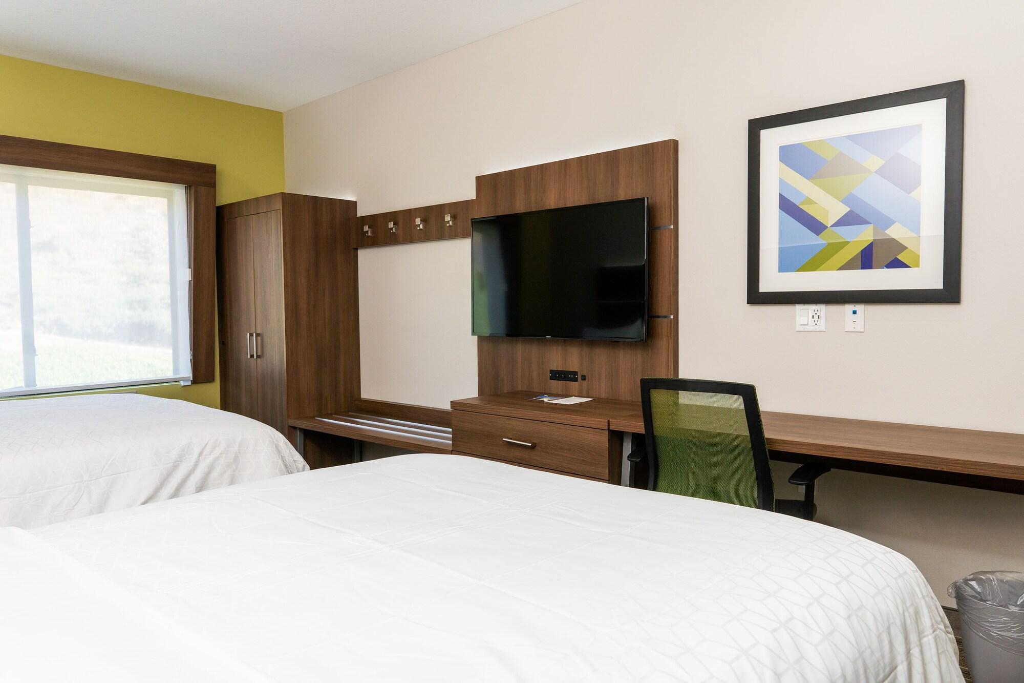 Holiday Inn Express & Suites - Lake Forest, An Ihg Hotel Exterior photo